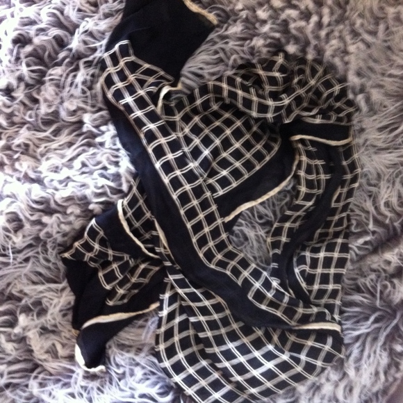 Black & Tan Geometric Vintage Rectangular Scarf - Picture 3 of 6